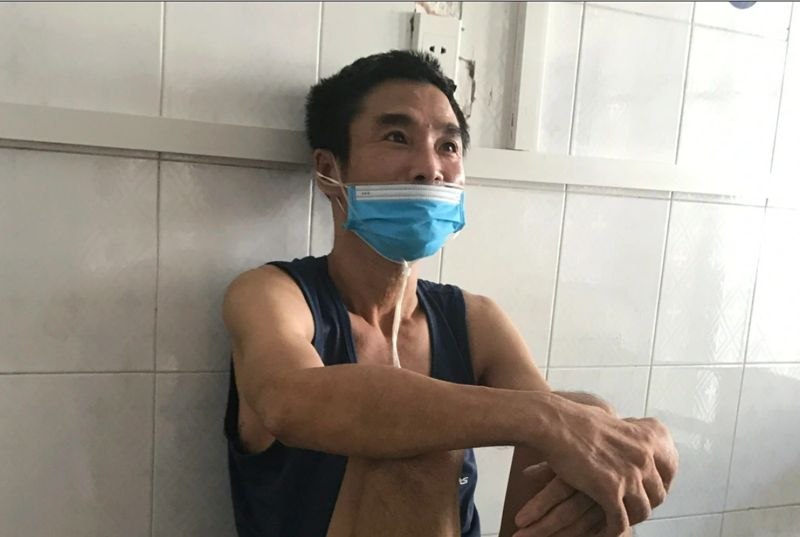 Thông tin MỚI vụ 8 công nhân bị bụi phổi ở Nghệ An: Thêm 2 bệnh nhân diễn biến nặng, bụi dày không thể rửa - Ảnh 2